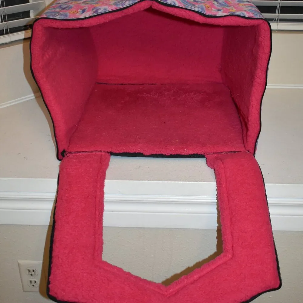 VINTAGE DISNEY CASTLE PRINCESS CINDERELLA PORTABLE FOLDABLE DOG CAT BED HOUSE
